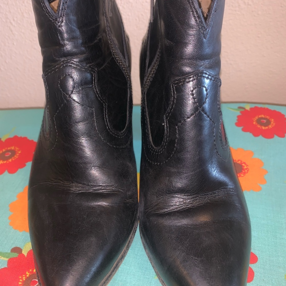 Black Frye western booties with heel. - Picture 2 of 5